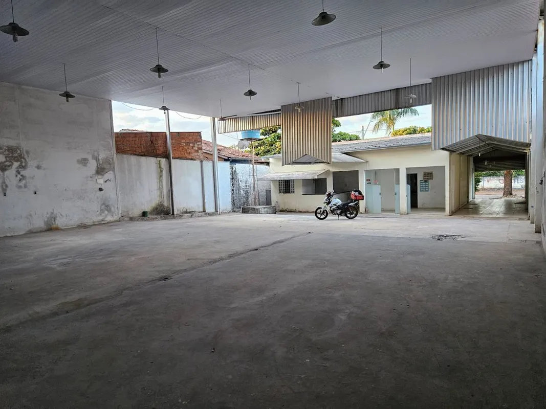 Excelente imóvel Galpão Comercial Setor Balneário em lote com 14,29 de frente po...