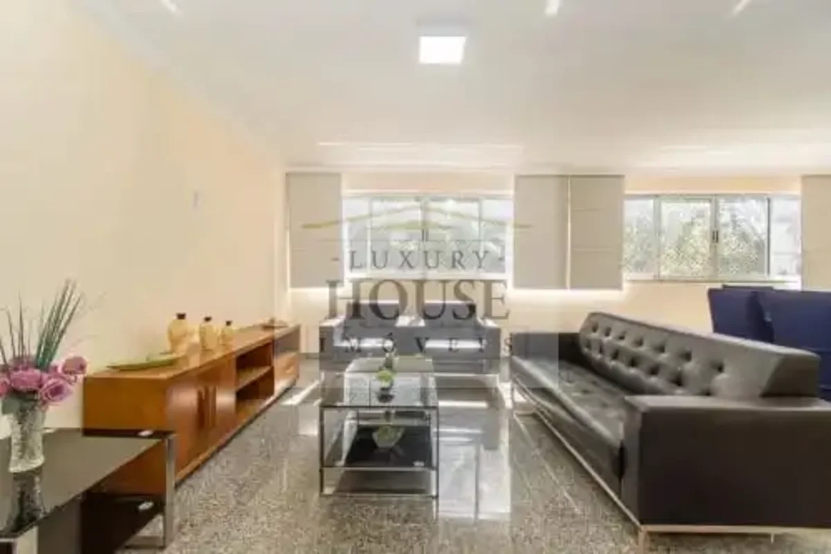Apartamento 3 quartosExcelente apartamento vazado na 708 da Asa Norte!O imóvel t...