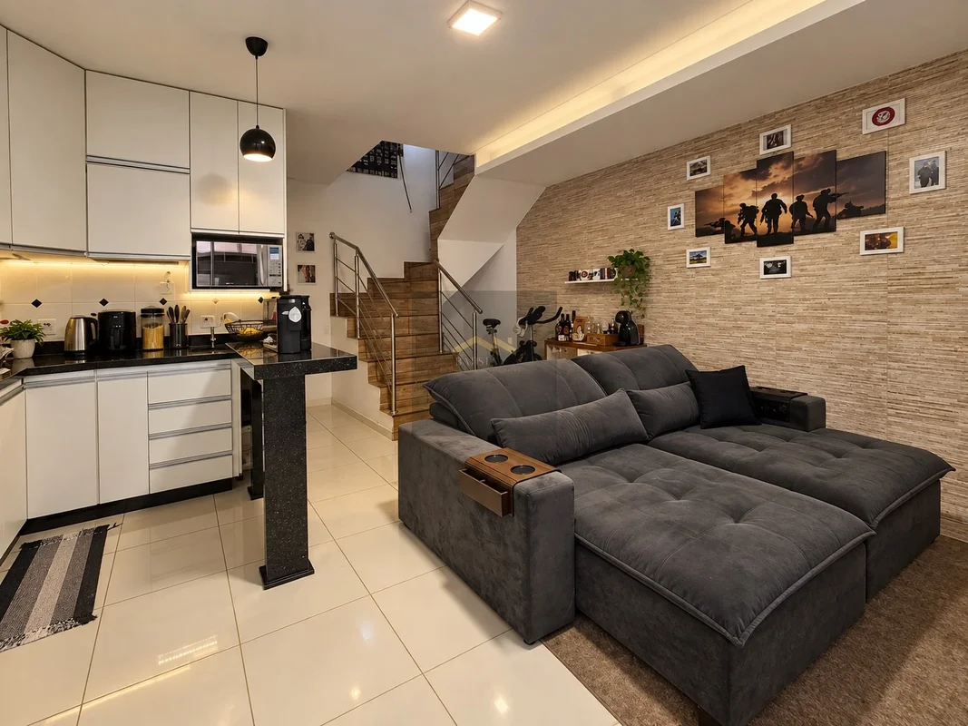 Batista Soluções Imobiliárias vende excelente casa, em lote de 260,00m² ESCRITUR...