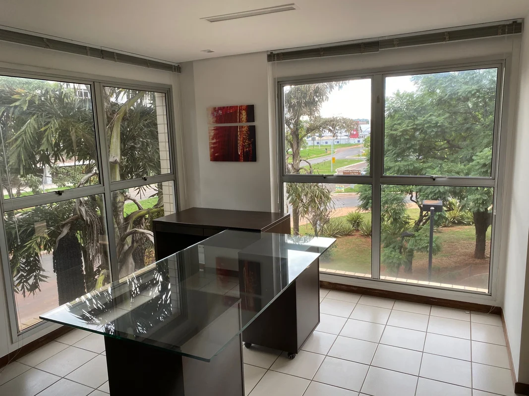 SRTVS Qd. 701 – Centro MultiempresarialConjunto com duas salas reformadas, mobil...