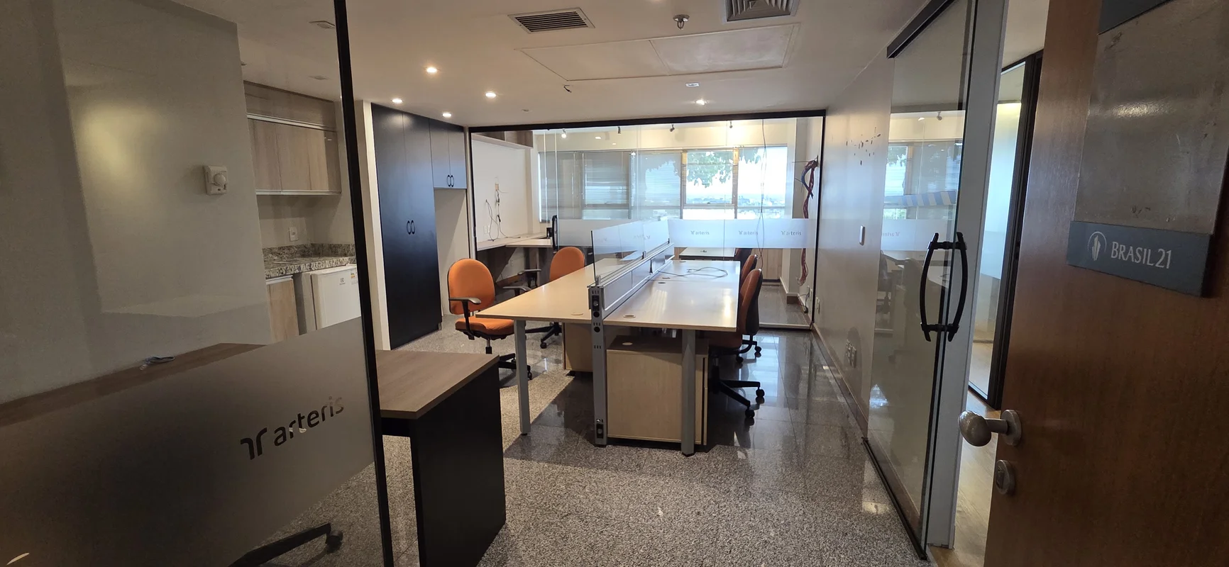 Sala Dupla Corporativa Pronta para Uso no Brasil 21 | Vista Privilegiada para a ...