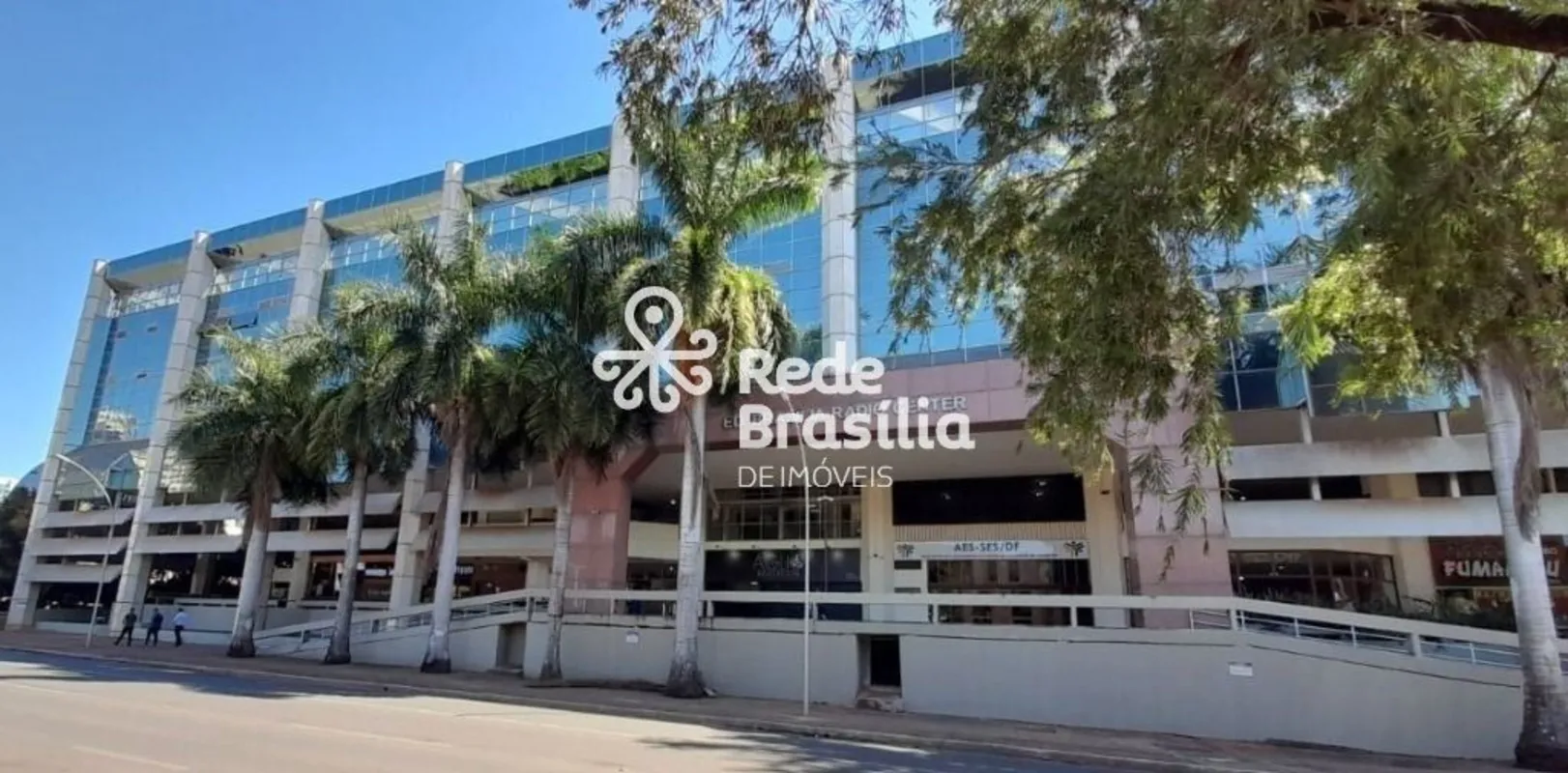 SRTVN QD 702 - ED. BRASILIA RADIO CENTERSala comercial em vão livre com vaga de ...
