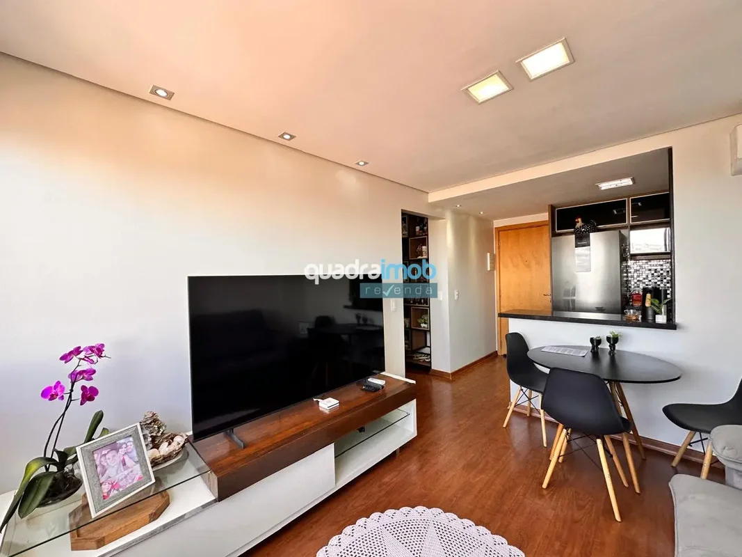 EXCELENTE APARTAMENT NA QN 320, EM SAMAMBAIA SUL, COM 2 QUARTOS, 1 SUÍTE, 2 VAGA...