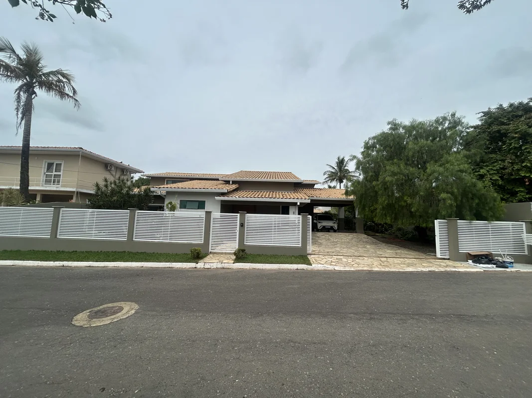Excelente casa, com 4 quartos, sendo 3 suítes, sendo a master com closet, garage...