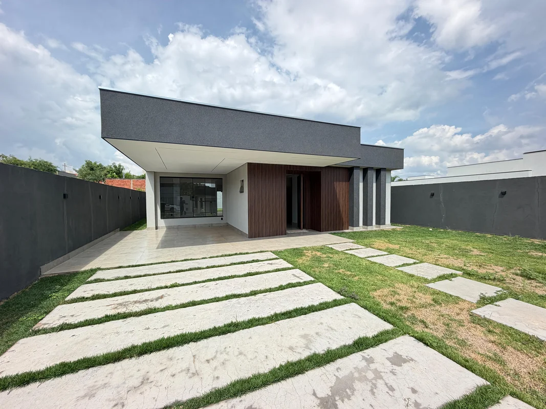 DADOS GERAIS- Área do Terreno: 504m²;- Área Construída: 190m²;- Casa TérreaDESCR...