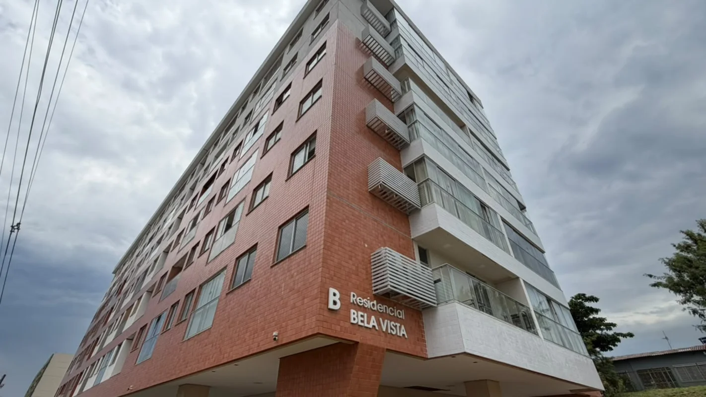 DADOS GERAIS- Área Construída: 75m²;Apartamento no 4° Andar, de canto (proporcio...
