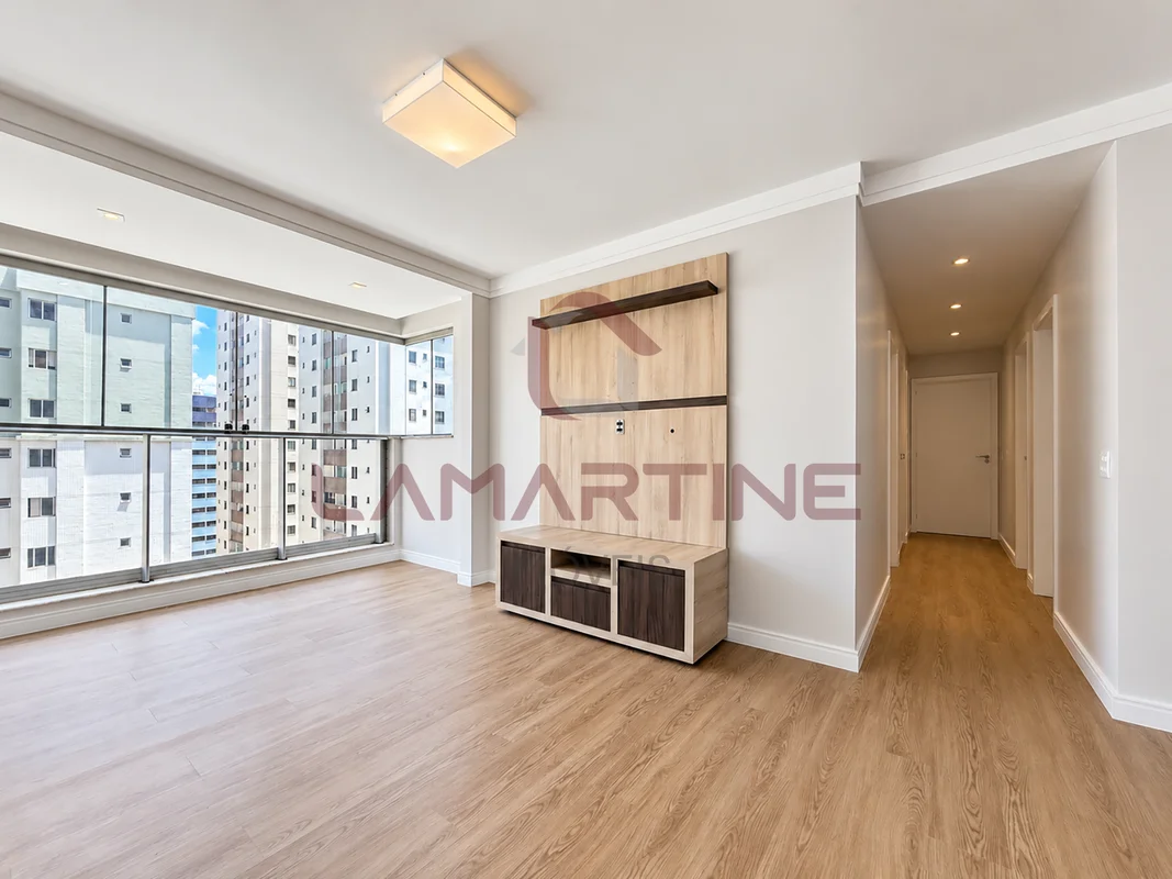 ACEITA PERMUTA POR APARTAMENTO DE MENOR VALORExcelente apartamento reformado, lo...