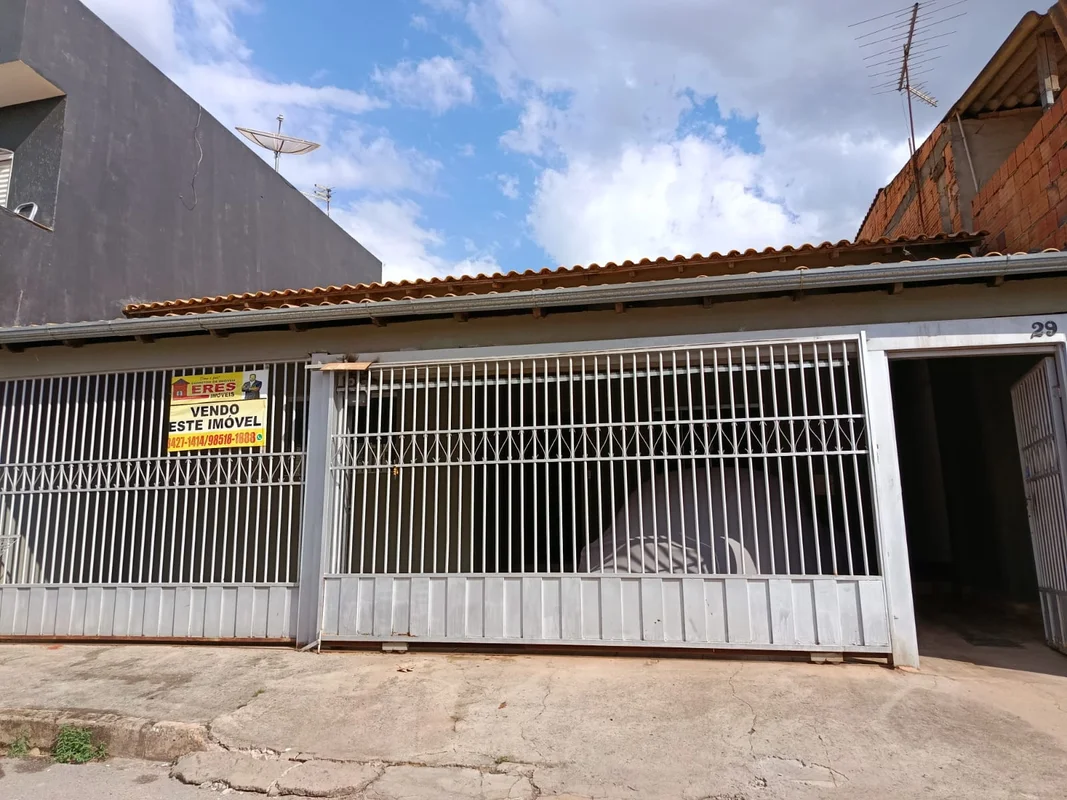 ?? CASA À VENDA NO SÃO JOSÉCasa espaçosa, bem-acabada e pronta para morar!• 3 qu...