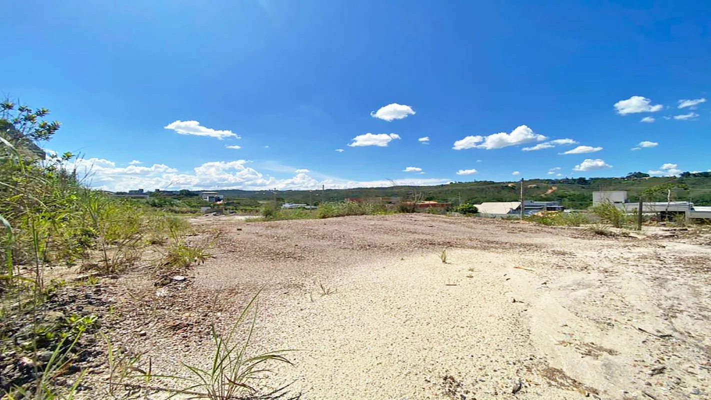 Lote comercial de 824,11m² no Condomínio Morada de Deus, Jardim Botânico, Brasíl...