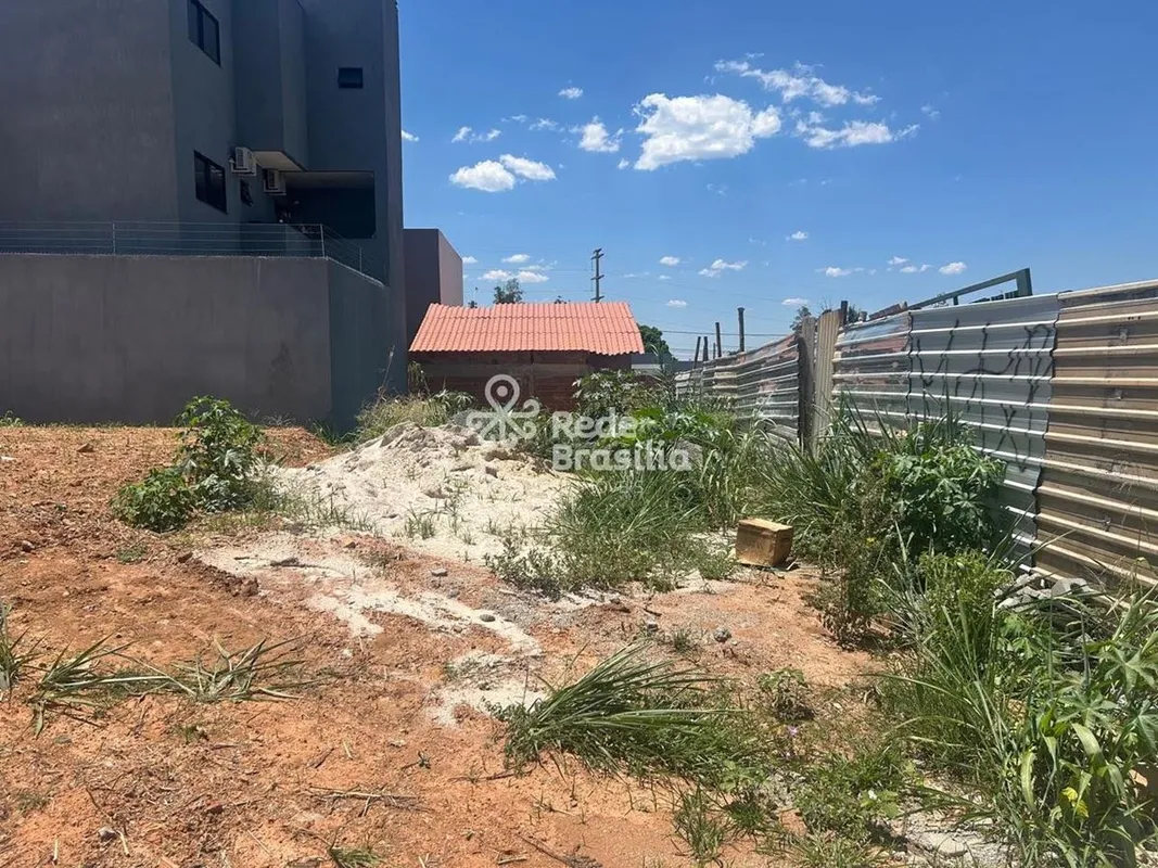 Lote à venda na QE 58, Guará | 144 m² em bairro com infraestruturaConstrua seu p...
