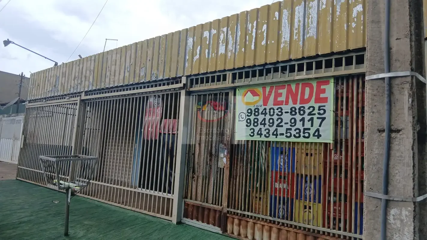 Lote residencial na Quadra 310 Conjunto 10, Recanto das Emas, DF, com posição fr...