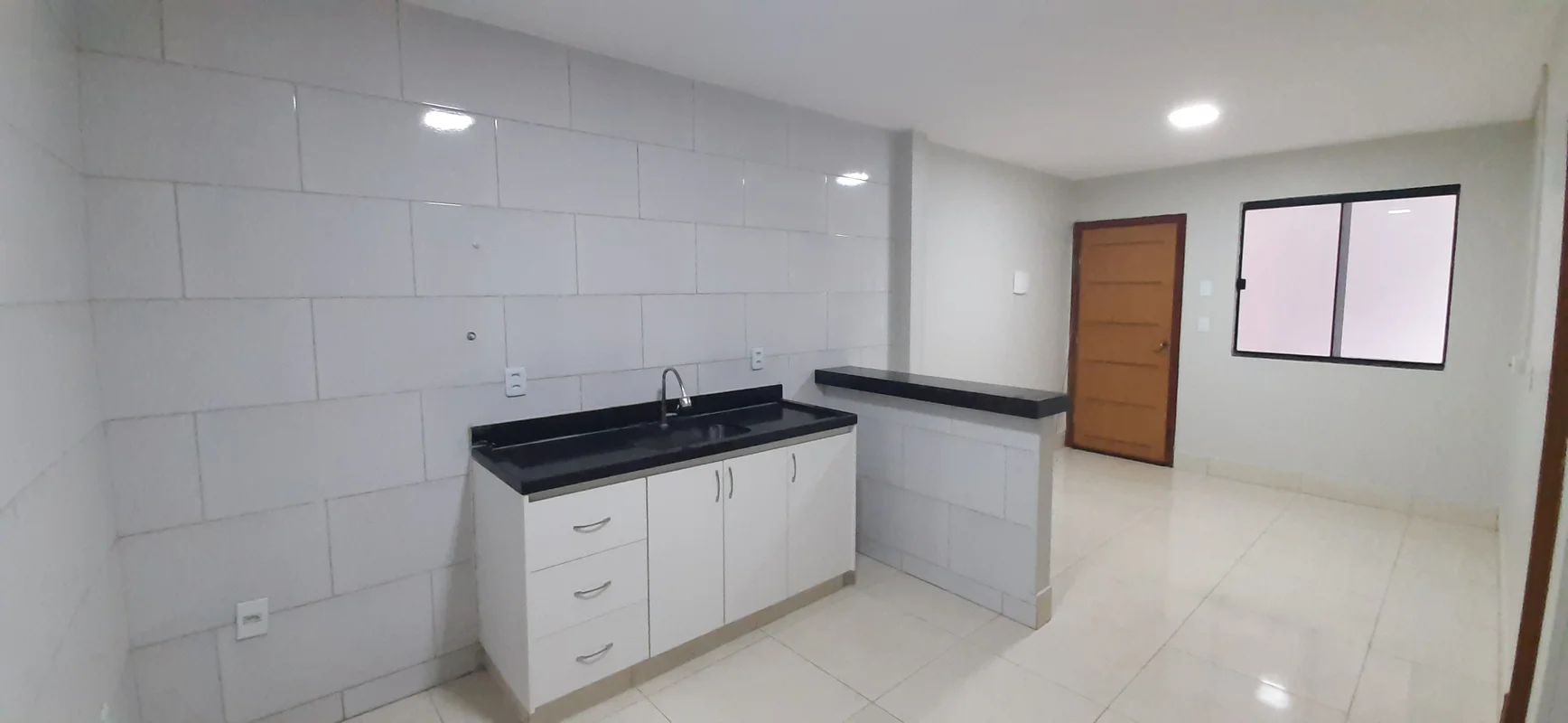 Lindo apartamento com 01 quarto, sala, cozinha conjugada com área de serviço e b...