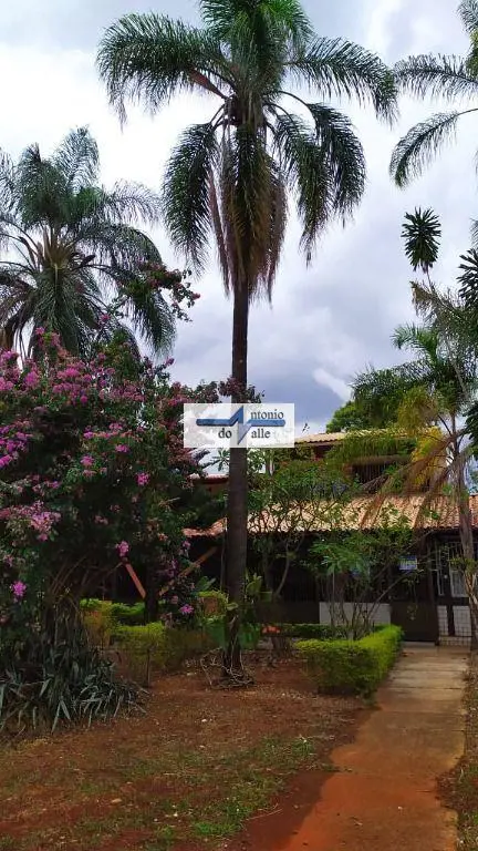 SHIGS 711 BLOCO A.Estuda propostas para trocas em imóveis!!!Excelente casa de 03...