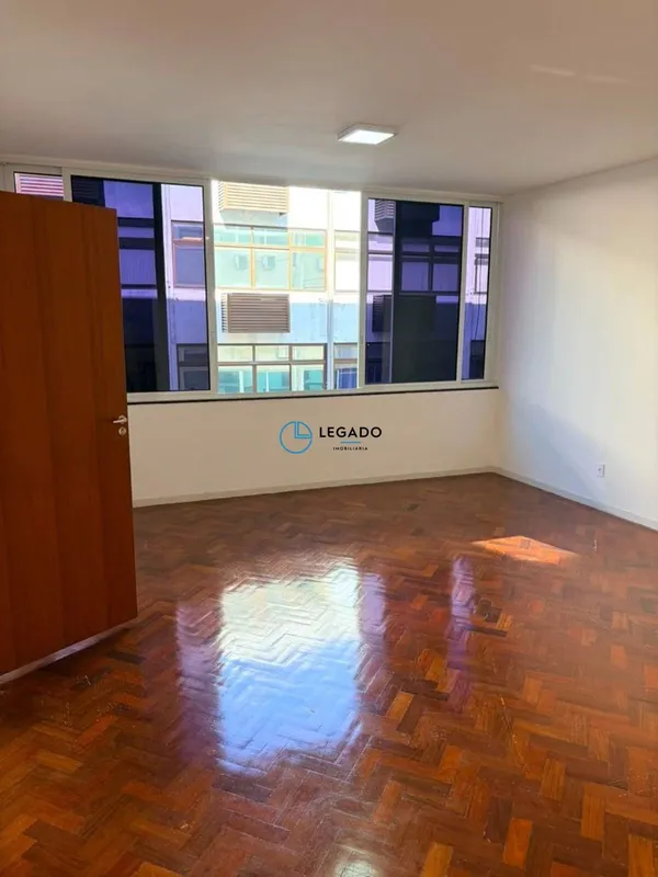 O edifício Ariston está na parte centra do Setor Comercial Sul, em comércio vari...