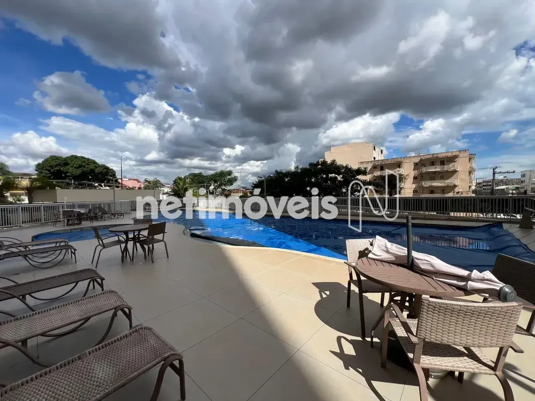  Composto de sala com varanda incorporada, corredor de acessos, banheiro social ...