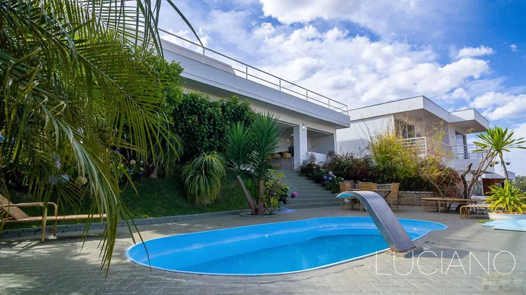 ALTO PADRÃO EM CONDOMÍNIO FECHADO A 4Km DA PONTE JK.DESCRIÇÃO DO IMÓVEL:1º PISO:...