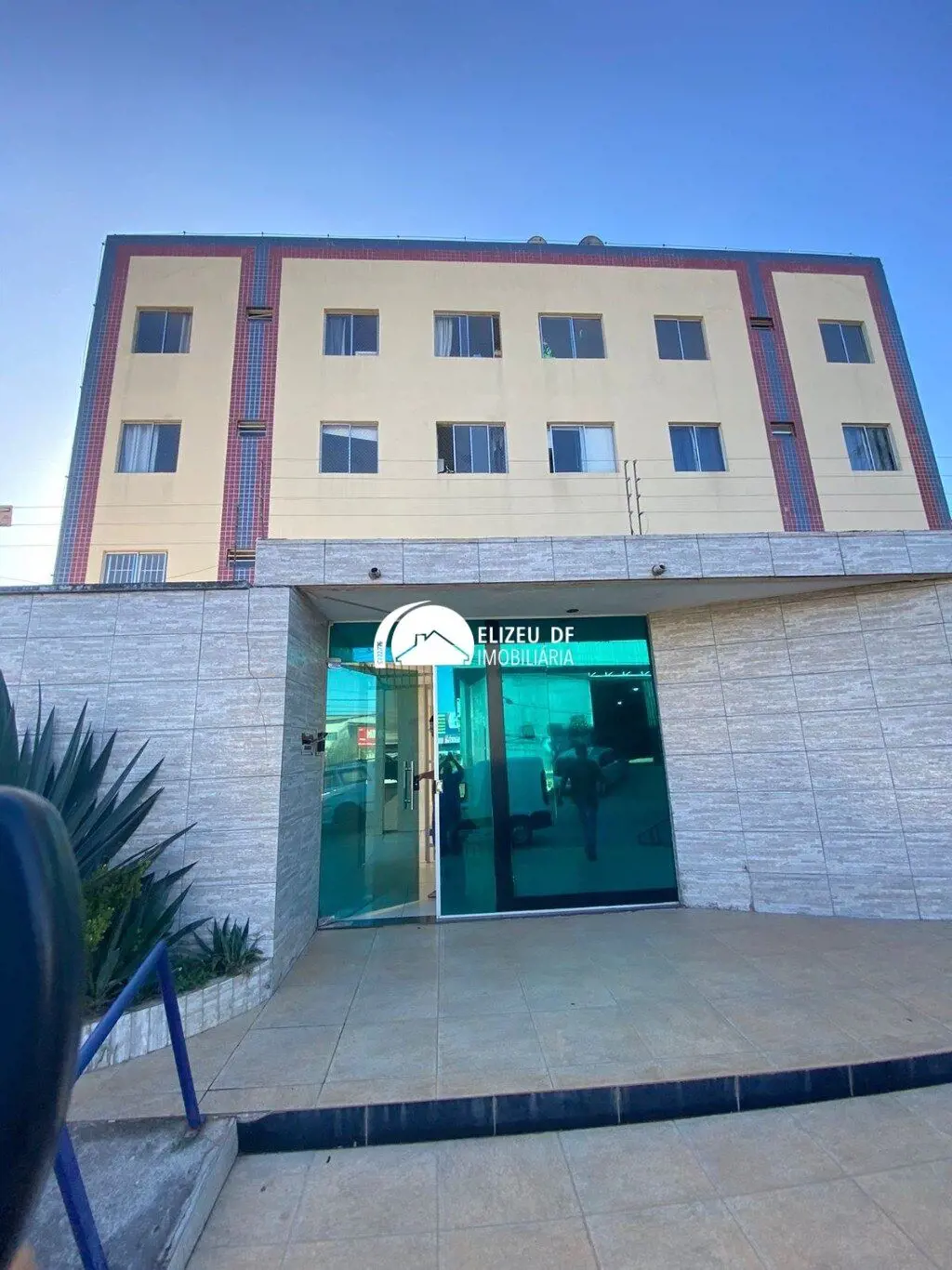 Elizeu DF Imobiliária aluga excelente apartamento na QS 07 RUA 800, atrás da uni...