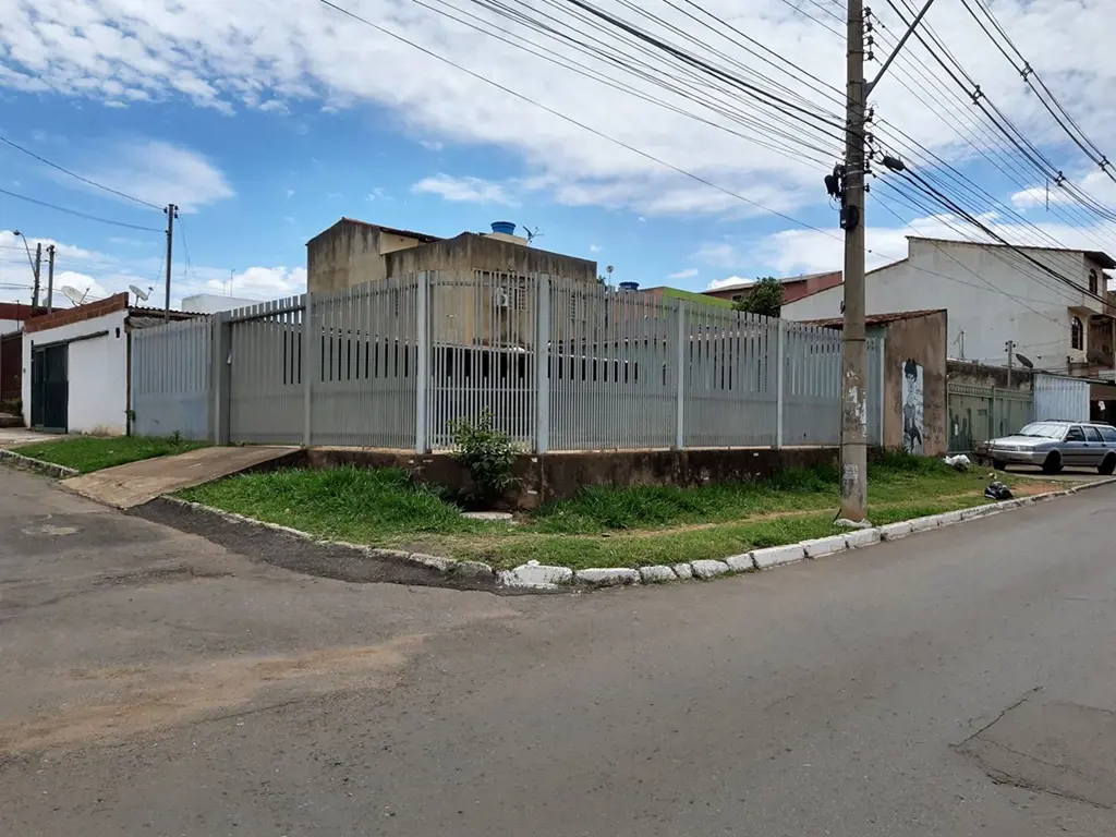 EXCELENTE Oportunidade!!Esquina comercial/residencial na avenida principal da QS...