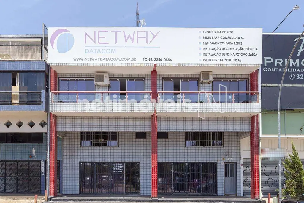 Construção robusta e sólida, prédio compreende subsolo, térreo, primeiro e segun...