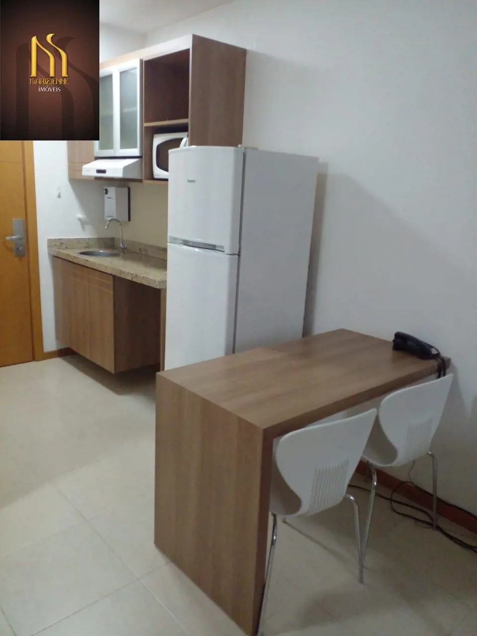 FLAT COM GELADEIRA HOTEL SAINT MORITZ A unidade dispõe de suíte, banheiro, copa/...