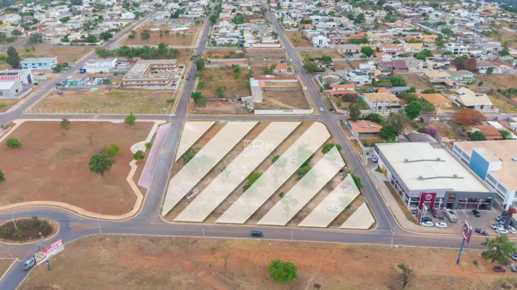 Terreno de 6.972 m² à venda na Comercial do Lago Norte. Espaço: Um terreno amplo...