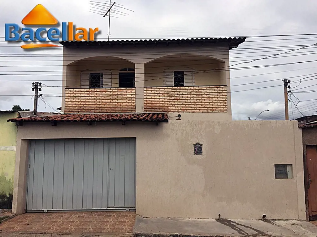 Sobrado em localização privilegiada, próximo a comércio em geral, delegacia, far...