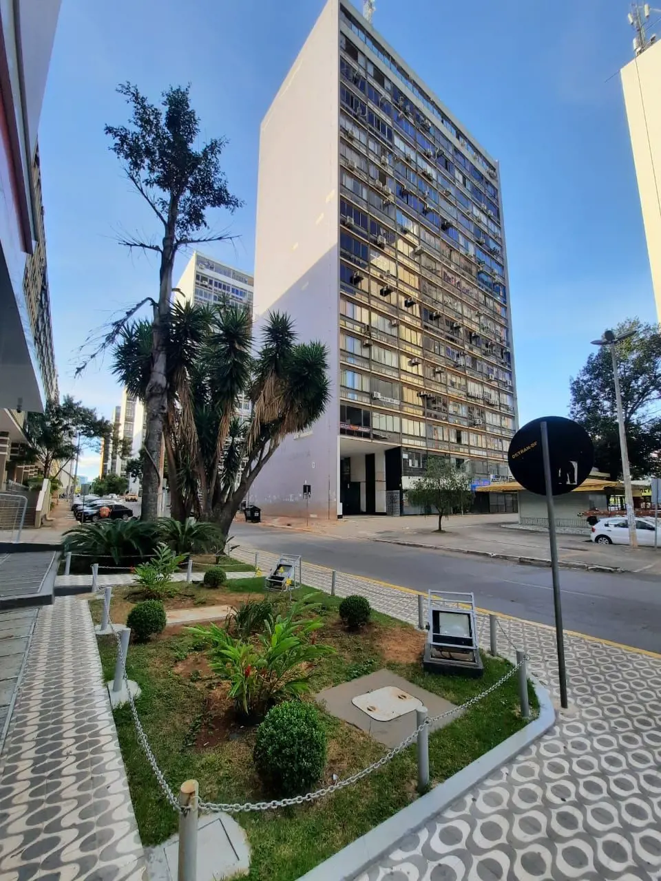 CLAUDIO SINIMBU ALUGA 02 SALAS JUNTAS NO SETOR COMERCIAL SUL QUADRA 01 NO EDIFÍC...