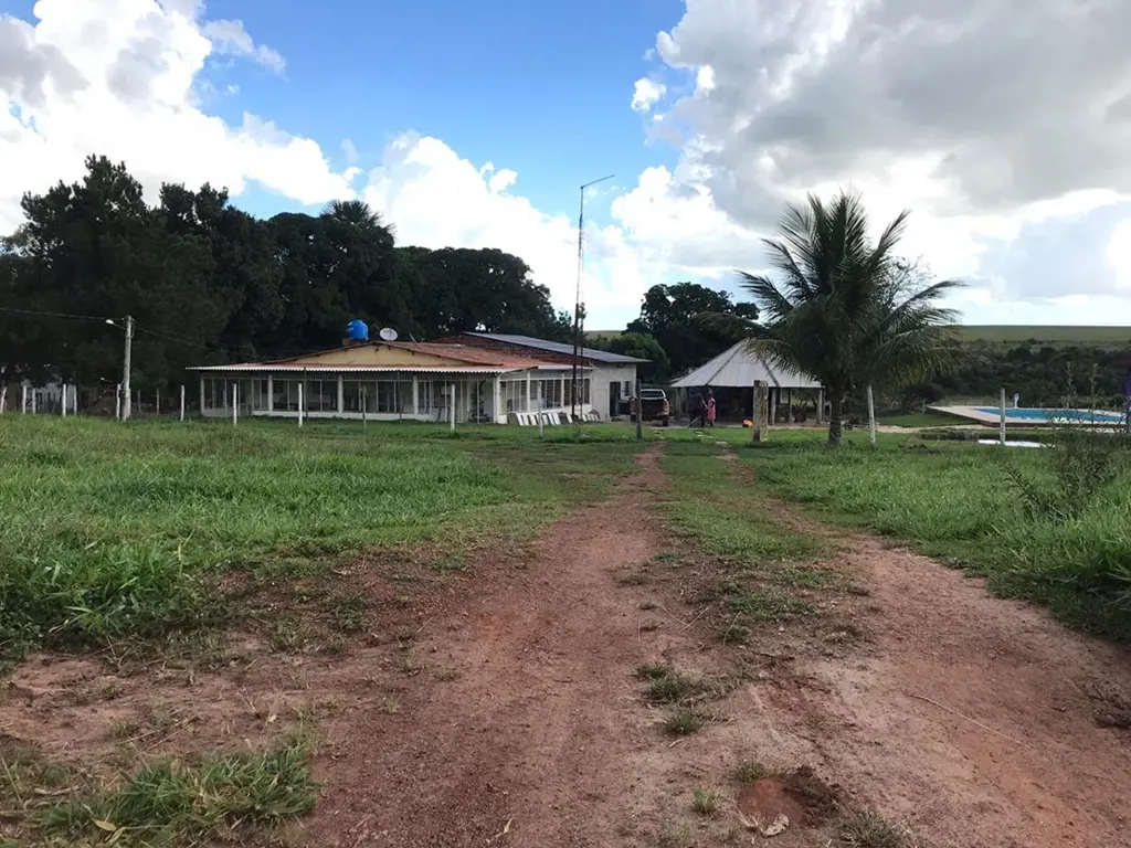 Sítio com 24 Ha, localizado na BR 251 a 25 Km da Agrobrasília - PADF, na beira d...