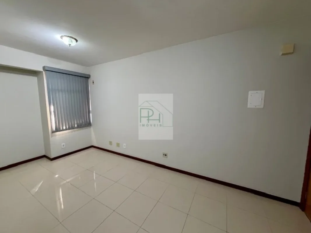 IMÓVEL DIVIDIDO, PISO EM PORCELANATO, ARMÁRIOS, AR CONDICIONADO, CORTINAS/PERSIA...