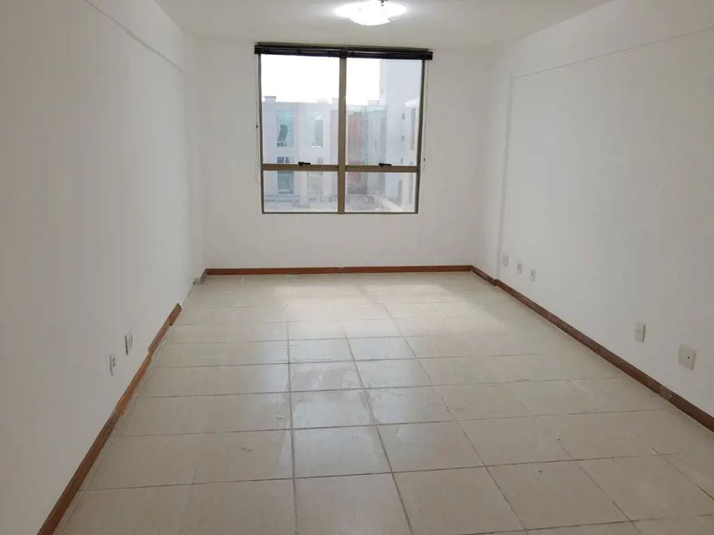 BAIXOU O PREÇO - EXCELENTE SALA COMERCIAL NO SHOPPING DECK NORTE28 M² DE ÁREA ÚT...