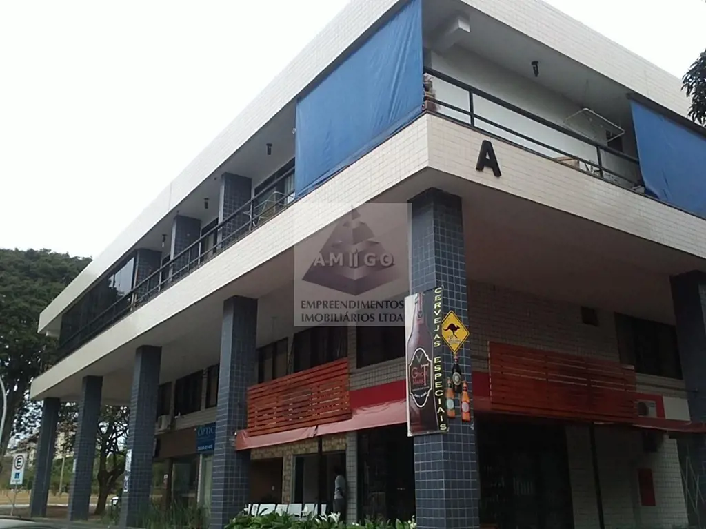 ** OPORTUNIDADE **LOJA DE SUBSOLO, DIVIDIDA COM BANHEIRO E BANCADA.PISO EM CERÂM...