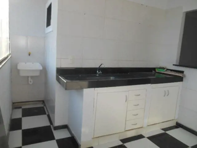 Apartamento no 2°andar, nascente, composto de sala, cozinha americana com armári...