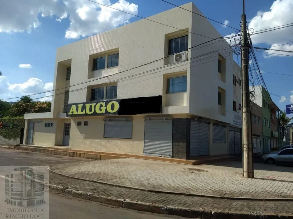 Sala em prédio frente para via EPNB. 24/06/20