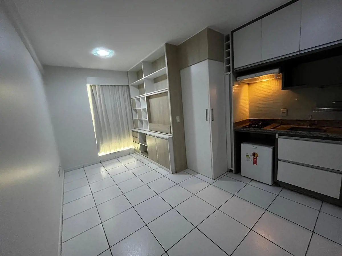 KIT de canto, semi mobiliada dividida composta por sala com armários, cozinha co...