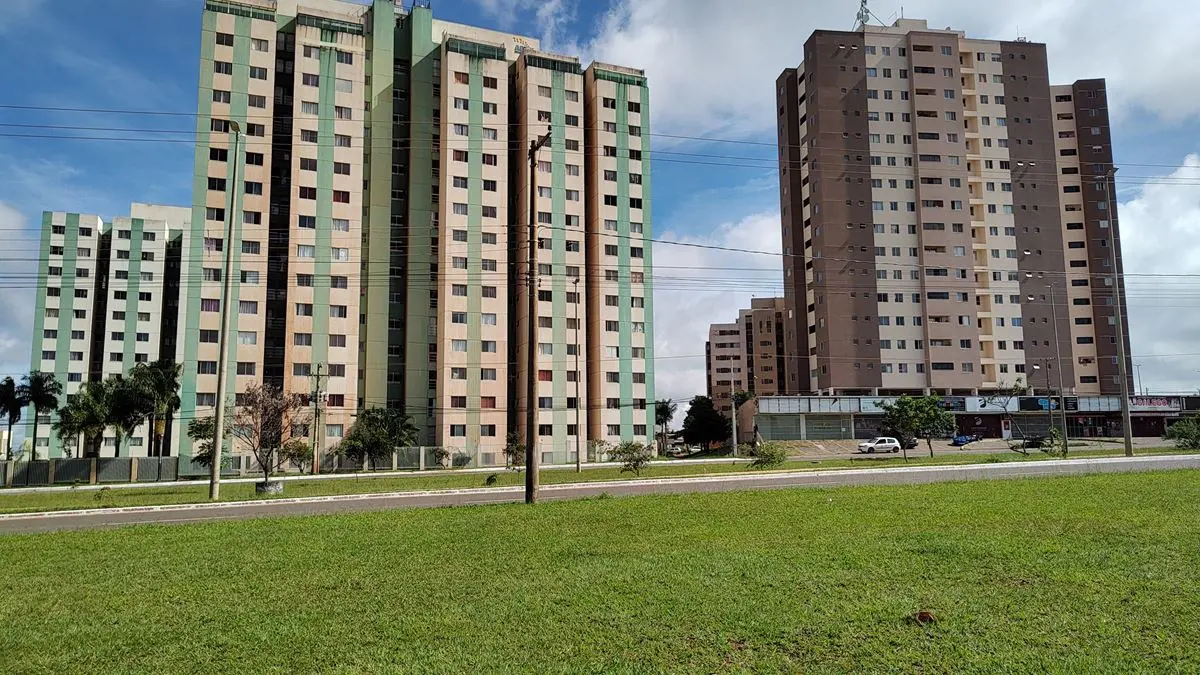 Lote na avenida principal Lote com excelente localização, perto de escolas e con...