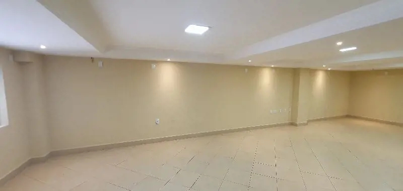 Loja toda reformada, ideal para restaurante, boate ou um pub moderno, banheiros ...