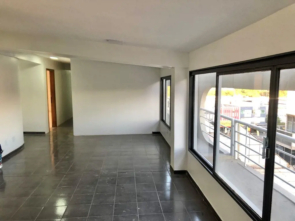 Cobertura de 232 M², prédio com portaria 24hs, com elevador, ótimo estacionament...