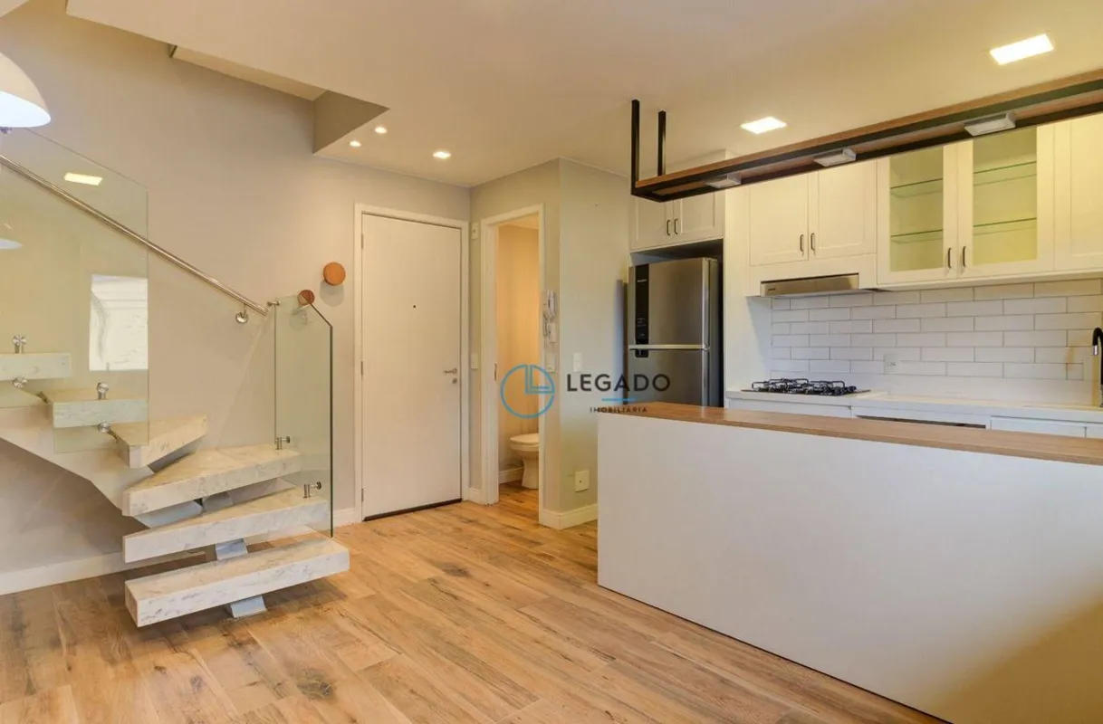 Todo conforto e sofisticação neste, que é um raro projeto com móveis planejados,...