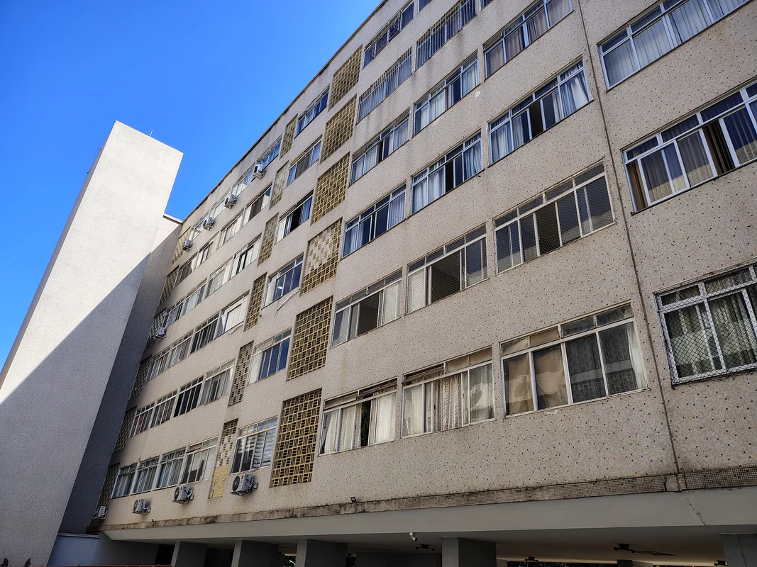 VENDEMOS, ótimo Apto na SQS 310 Bloco D, 2º Andara, composto de:DESC: Sala com e...