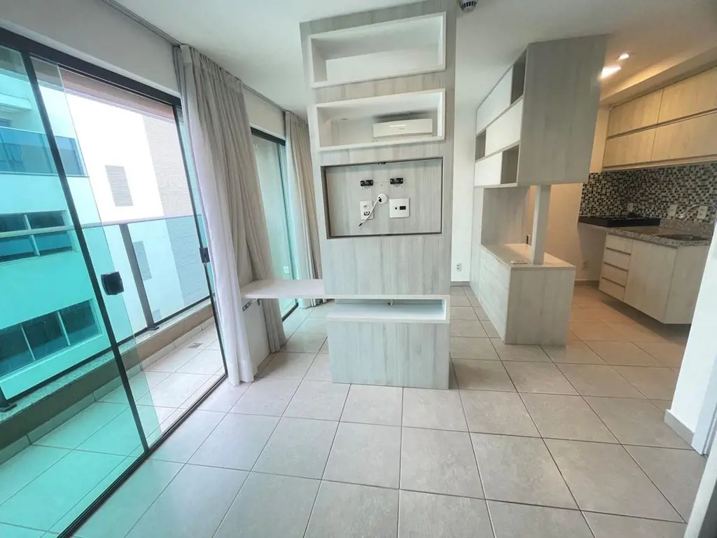 OPORTUNIDADE!Apartamento muito bem localizado, com vaga de garagem coberta.Todo ...
