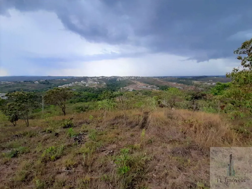 Solar da Serra - Excelente lote com aproximadamente 2.900 m², de esquina e com u...