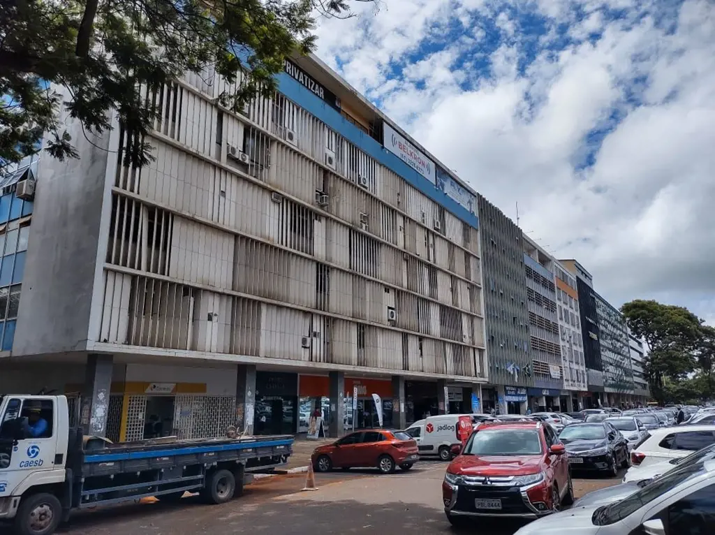 Planalto Central Imóveis aluga sala comercial, bem localizada no centro de Brasí...