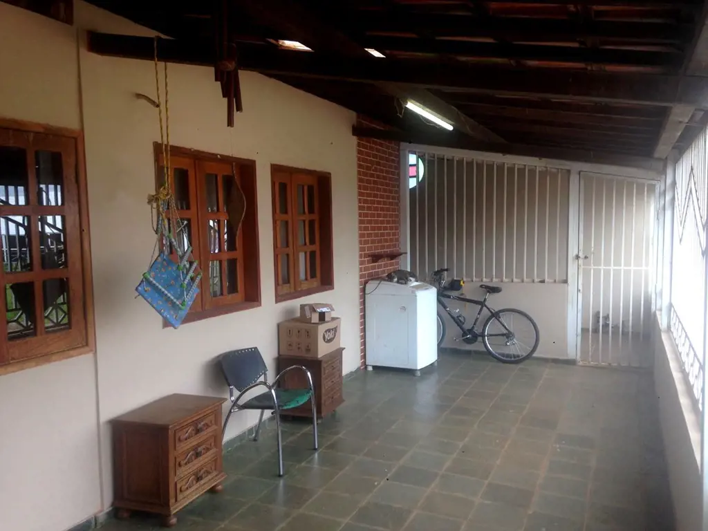 Casa 3 Quartos, Etapa C, Valparaíso 1Casa de esquina, possui fundo para comercio...