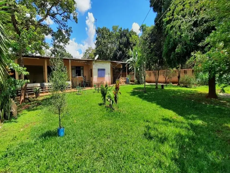 CHÁCARA COM CASA 4 QUARTOS SENDO 1 SUÍTE EM VALPARAISO-GODescrição do Imóvel: Ex...