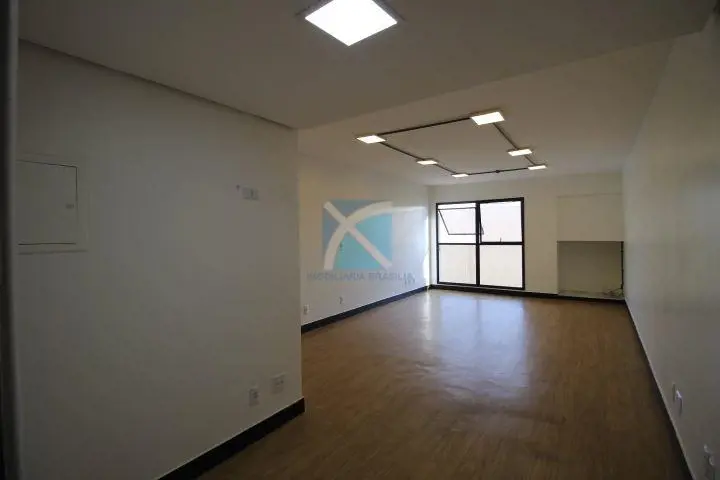 Excelente sala comercial situada no Ed. Sia Center Mall com banheiro privativo, ...