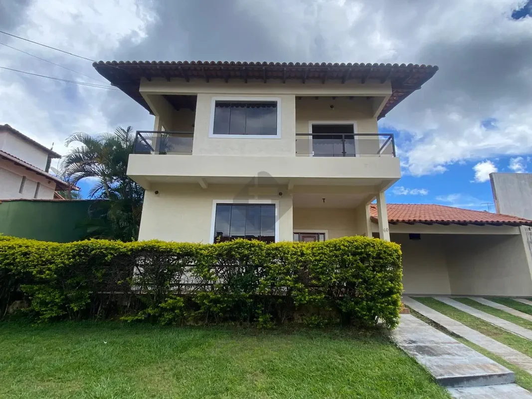 Descubra uma casa encantadora no Condomínio Ecológico Village III, localizado no...