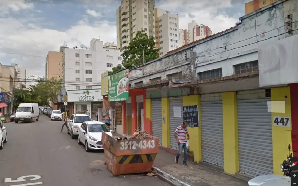  LOJA TÉRREA COM 40m², COZINHA, 01 BANHEIRO E ANEXO AO FUNDO. POSSUI 02 PORTAS D...