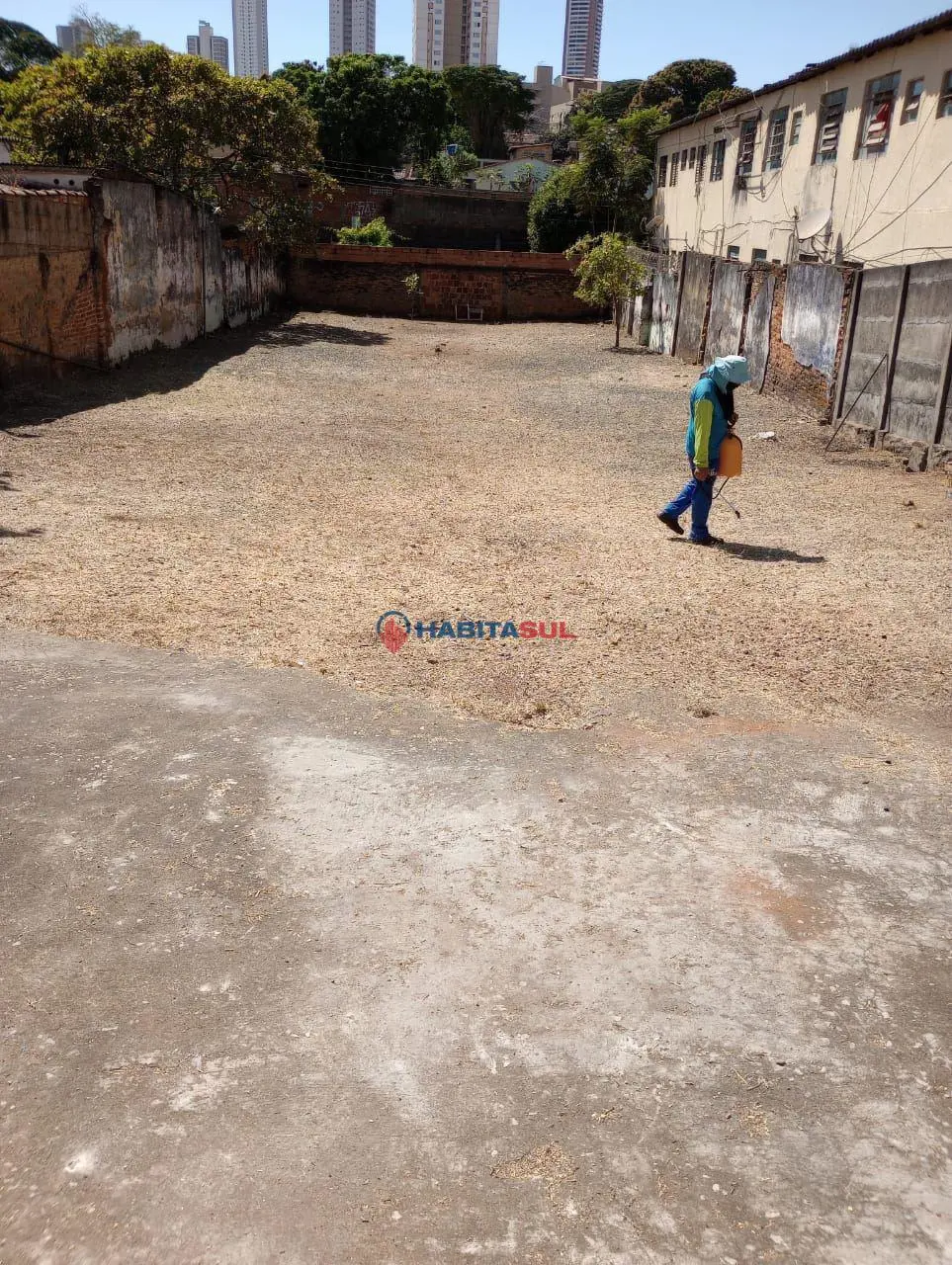 Sala comercial com lote com 540 m², dois banheiros externos 20/01/21