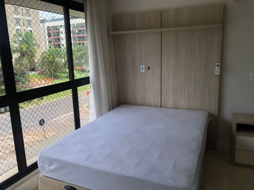 Apartamento no Ed. Diamond no Sudoeste. Com 30m², situado no 2° andar, imóvel mo...