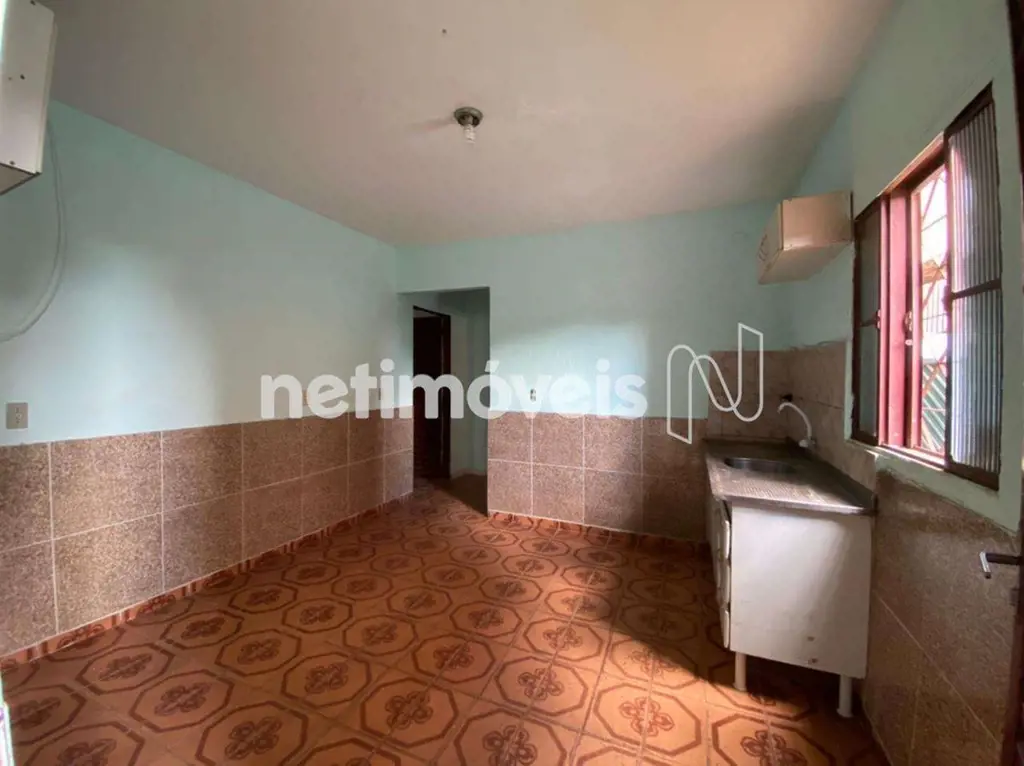 Excelente casa a venda, ótima opção de investimento com 4 quatro kitnets no melh...